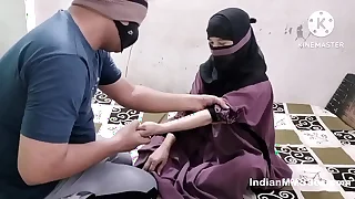 Indian Muslim Bhabhi Surrounding Hijab Hot Sex With Husband